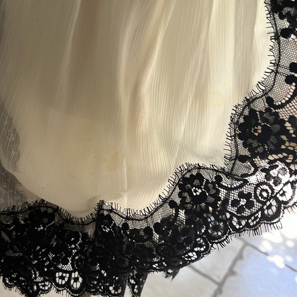 Bebe Lace Dress - Picture 5 of 13